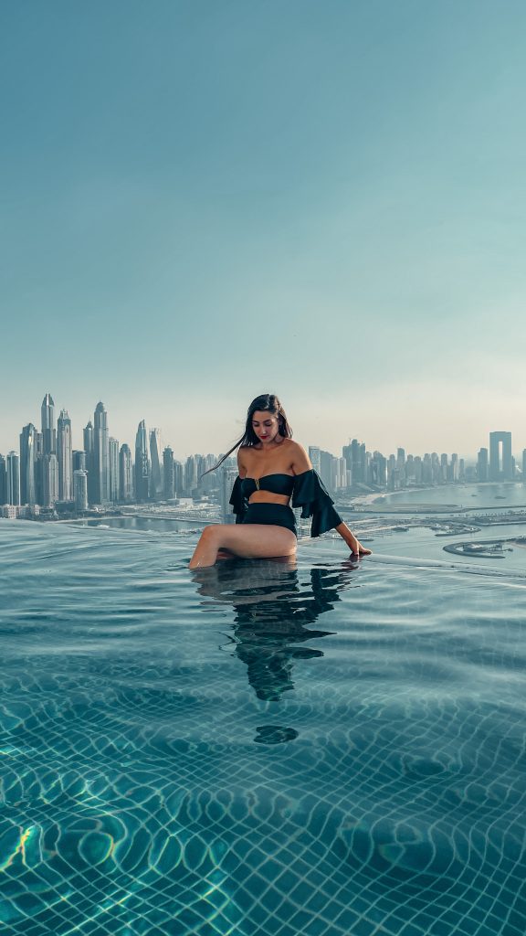 aura skypool vue sur la marina dubai