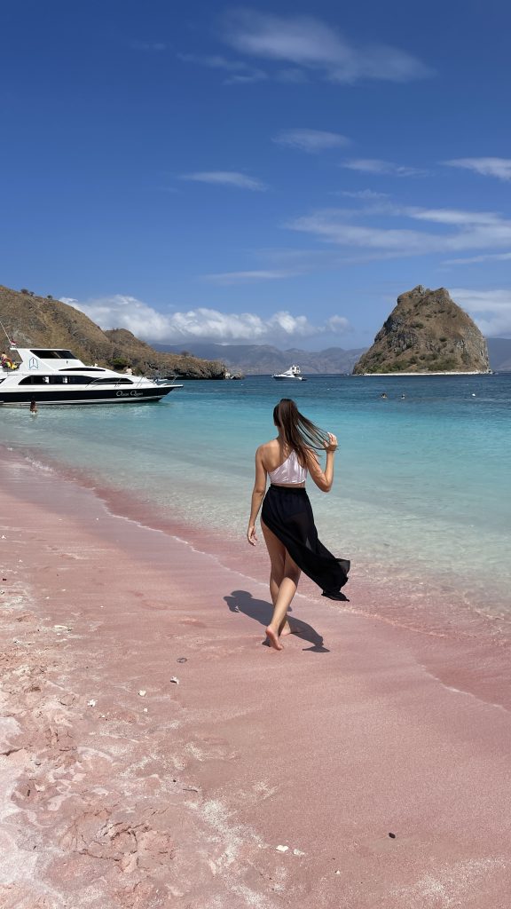 Pink beach iles komodo
