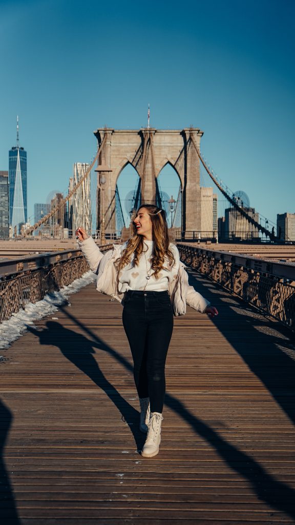 seule sur le pont de brooklyn
